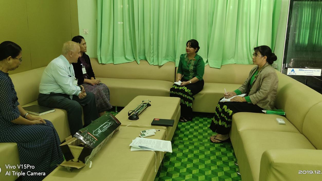 Golden Jasmine Intimates Manufacturing International Co.,Ltd. မှ မန်နေဂျင်း ဒါရိုက်တာ နှင့်တ