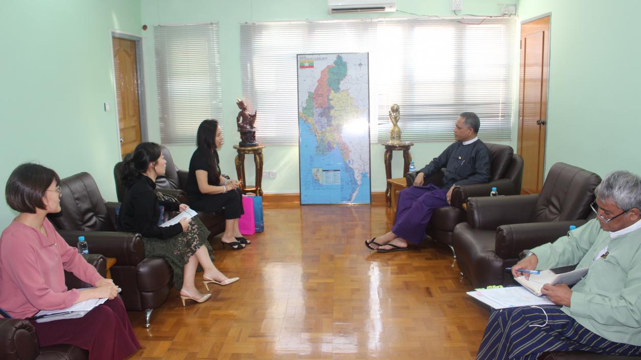 Myanmar Fiber Optic Communication Network Co., Ltd. မှ ကိုယ်စားလှယ်မ