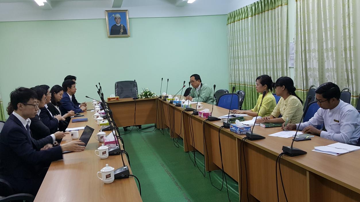 Discussion with Myanmar Fiber Optic Communication Network Co., Ltd. and